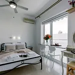 Mike's * Хараки