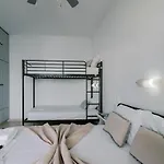 Mike's Апартаменты Хараки